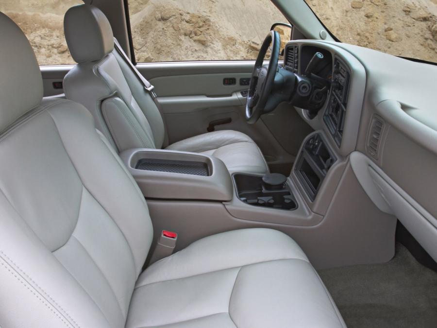  Chevrolet Suburban Z71 2003 года  (фото 2 из 5)